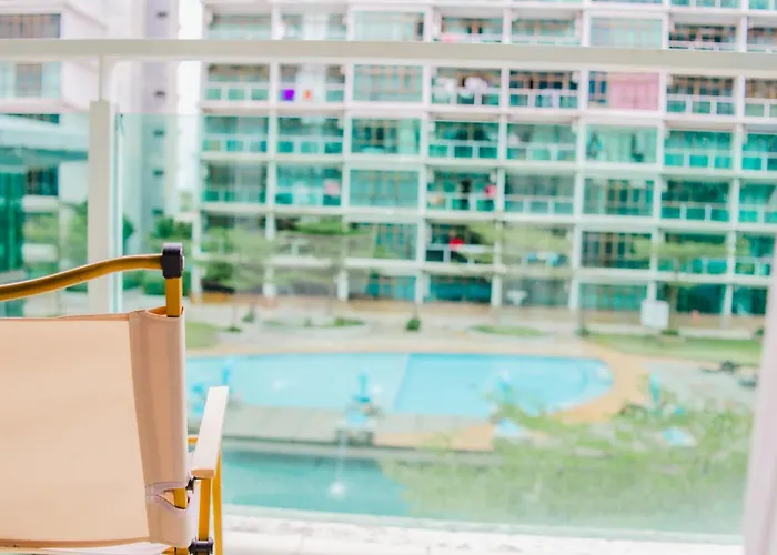Mount Austin Ikea, Aeon 10Mins -Pool View- B122