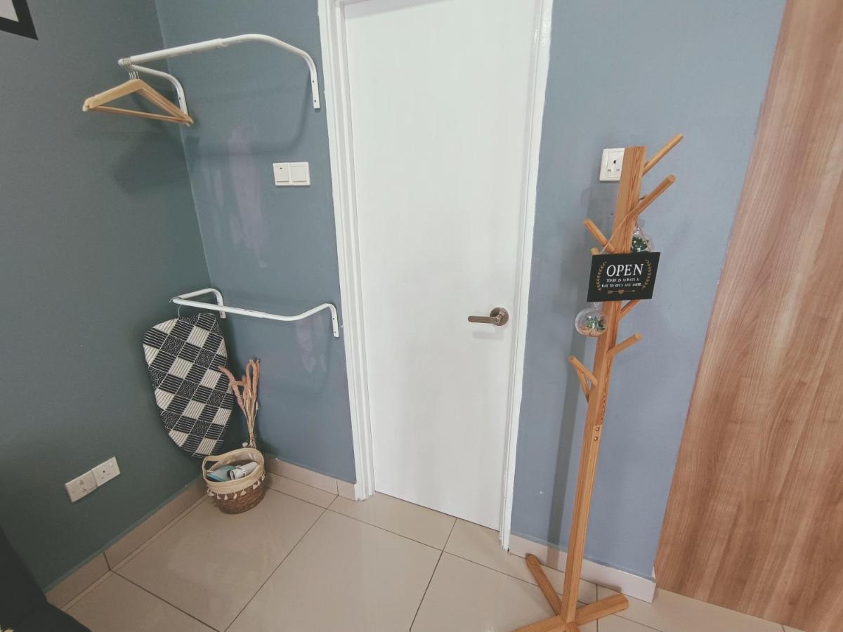 Apartment Mount Austin Ikea, Aeon 10mins -pool View- B122 *