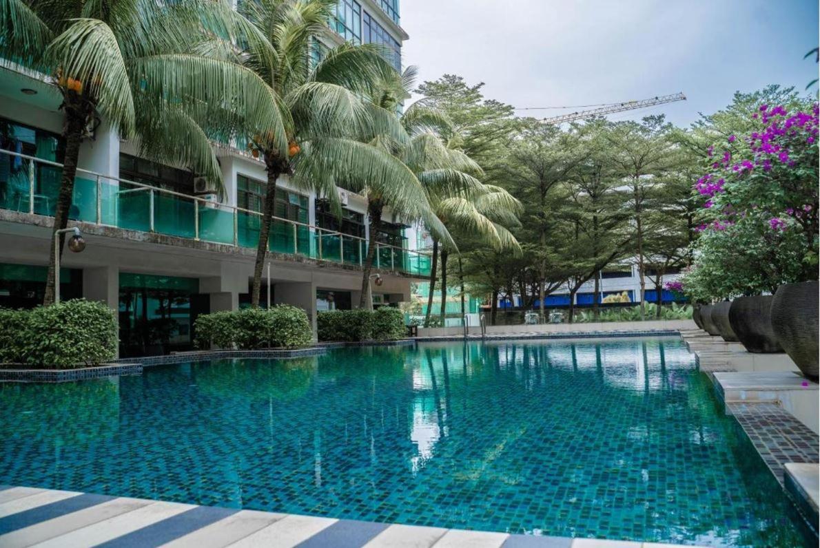 Apartment Mount Austin Ikea, Aeon 10mins -pool View- B122 Johor Bahru