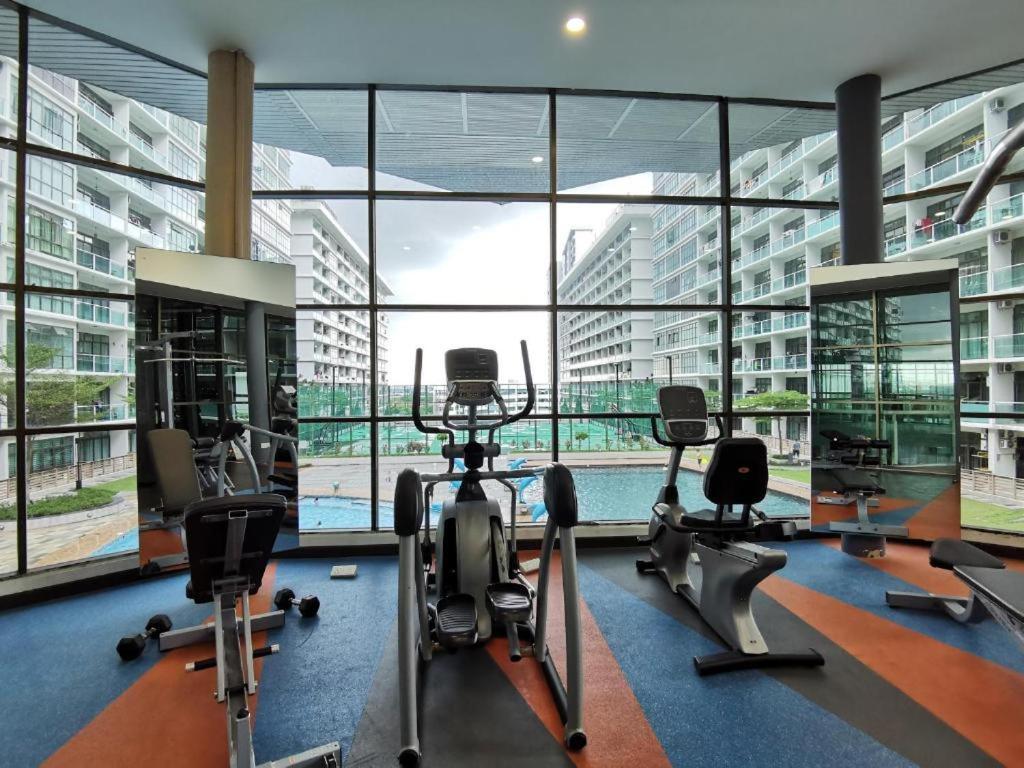 Mount Austin Ikea, Aeon 10mins -pool View- B122 Johor Bahru
