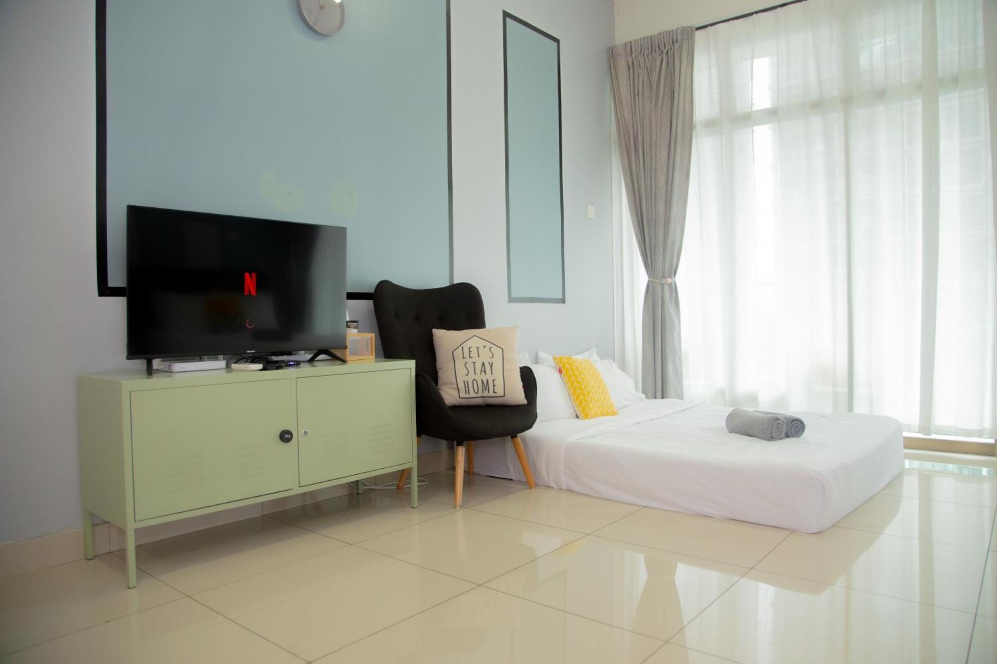 Mount Austin Ikea, Aeon 10mins -pool View- B122 *