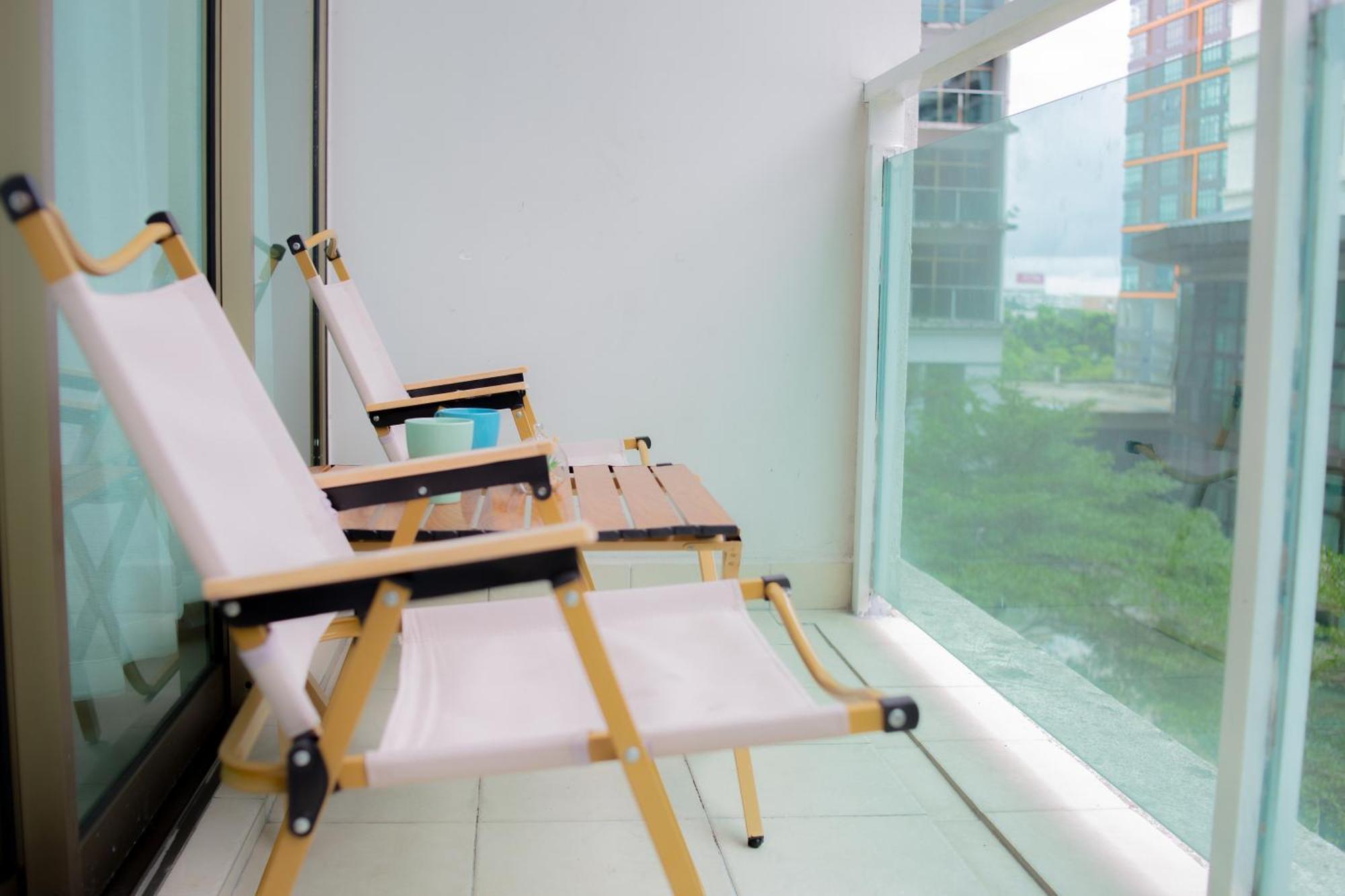 Mount Austin Ikea, Aeon 10mins -pool View- B122
